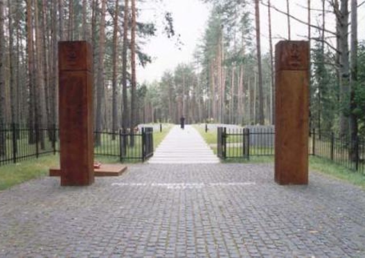 Cmentarz ofiar zbrodni katyńskiej Rosjanie grożą Polsce zniszczeniem cmentarza ofiar zbrodni w Katyniu