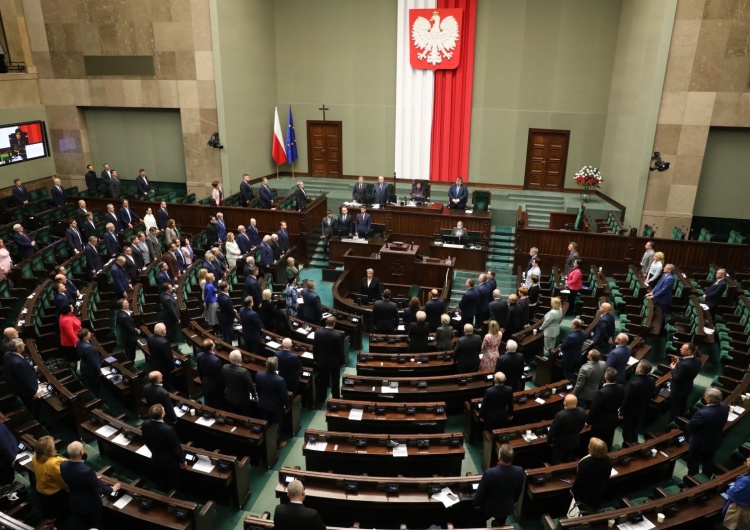  Zyskują tylko Konfederacja i Lewica. Fatalne wieści dla Kosiniaka-Kamysza [SONDAŻ]