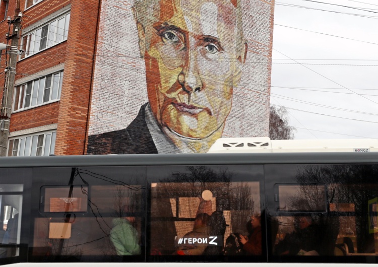 Portret Putina w Rosji Jakie poparcie w Rosji ma Władimir Putin? [sondaż]
