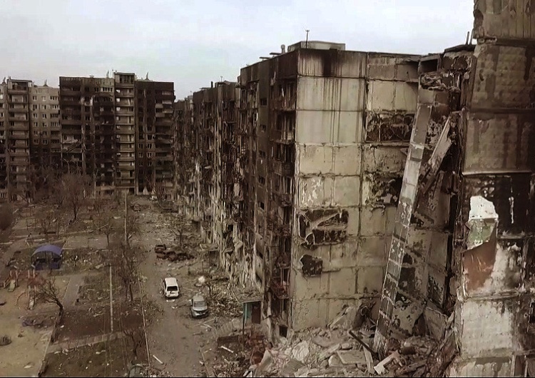 Mariupol zniszczony przez Rosjan Rosjanie szykują na 9 maja paradę w Mariupolu? Nowe informacje od ukraińskiego wywiadu