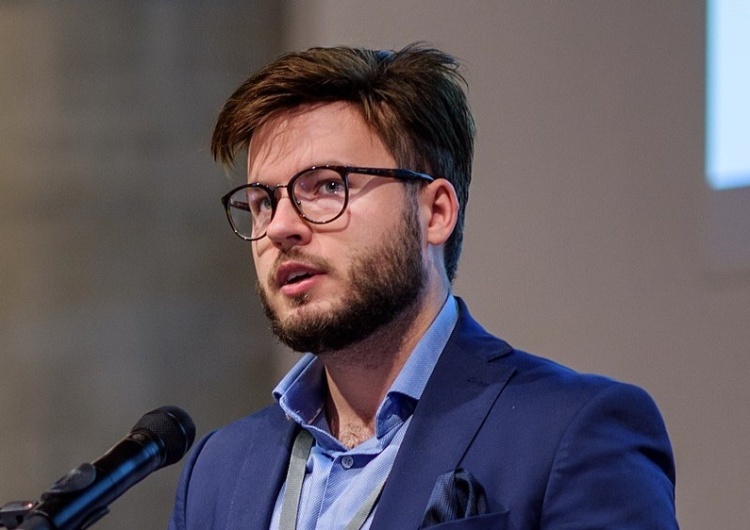 Aktywista Bartosz Staszewski Jest wyrok w sprawie aktywisty LGBT Barta Staszewskiego i jego tablic