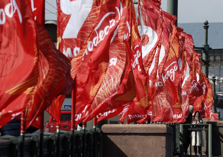 Przygotowania do 9 maja Maskarada w Mariupolu na 9 maja? Ukraińskie władze: Rosjanie chcą pokazywać cywili jako jeńców