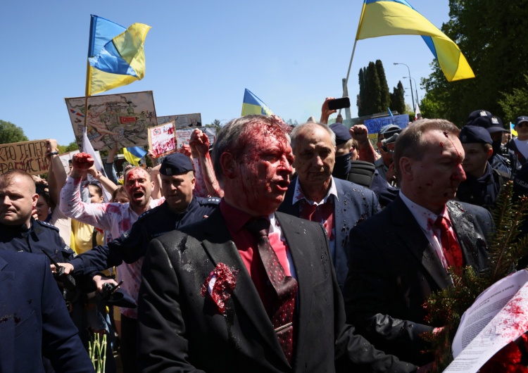 Incydent z farbą: Ambasada Rosji ma konkretne żądania wobec polskiego MSZ