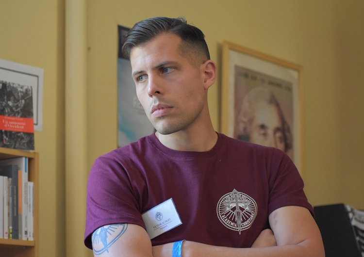 Victor Aubert Rano sztuki walki i msza trydencka. Wieczorem lokalna kuchnia i stare francuskie piosenki. Prof. David Engels rozmawia z Victorem Aubertem