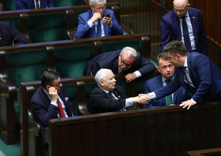 Nieoficjalnie: Zmiany w PiS. „Znani politycy stracą stanowiska”. Są nazwiska