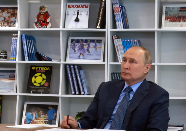Prezydent Federacji Rosyjskiej Władimir Putin Media wskazują następcę Putina. „Wymowny gest na Placu Czerwonym” [WIDEO]