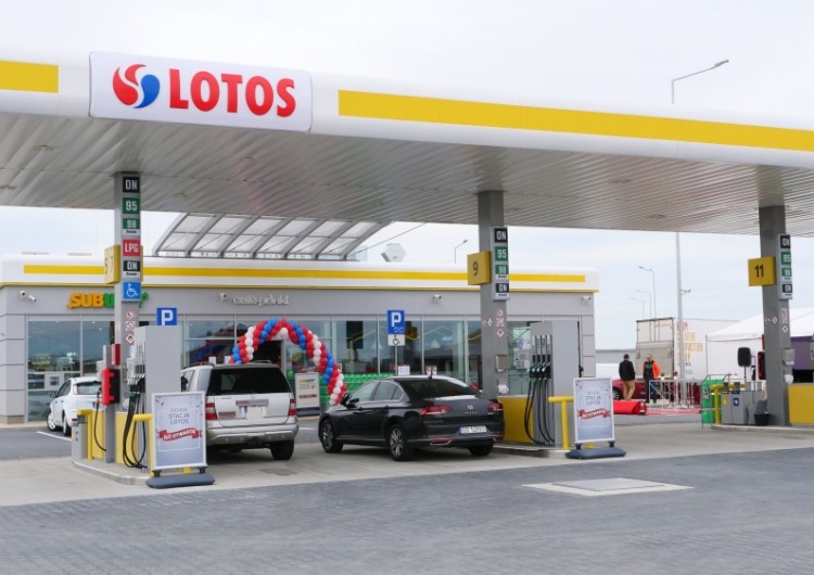 Rząd PO-PSL chciał sprzedać LOTOS… Rosjanom i Węgrom? Ujawniono dokumenty