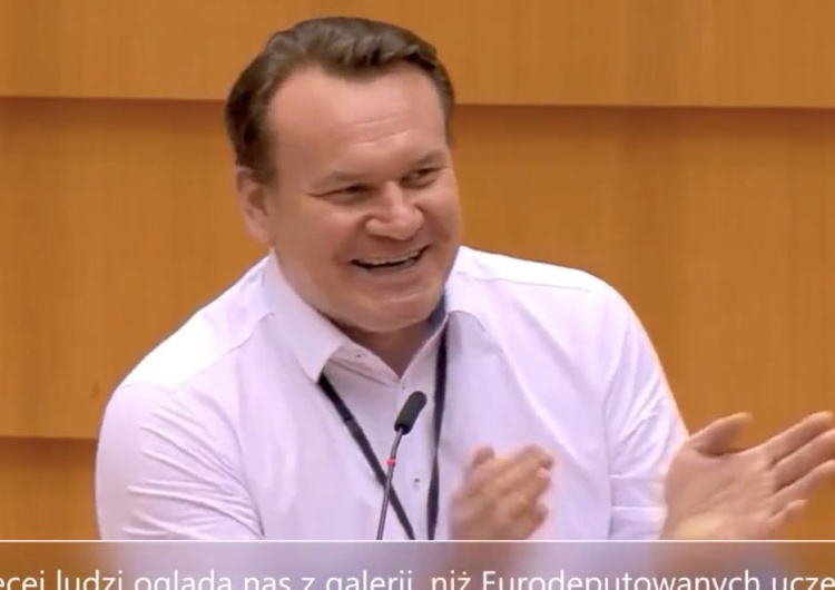  „Spójrzcie na salę, dobra robota!” Dominik Tarczyński zepsuł humory eurokratom [WIDEO]