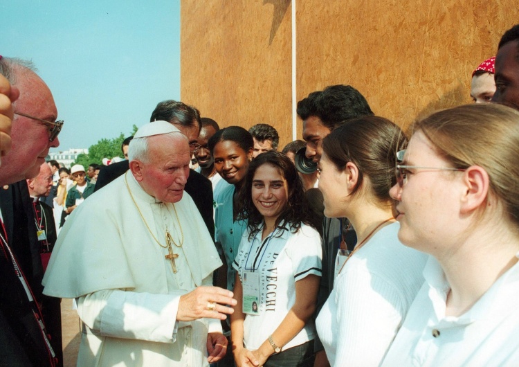 Jan Paweł II z młodzieżą Co Jan Paweł II zrobił w sprawie wykorzystywania seksualnego małoletnich w Kościele