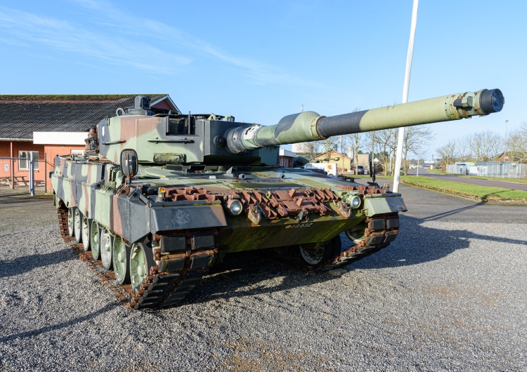 Niemiecki czołg Leopard 2A4 Polska miała otrzymać ciężką broń z Niemiec w zamian za czołgi przekazane Ukrainie. Teraz zadaje trudne pytania