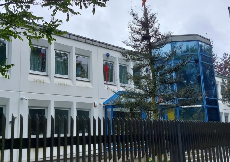 Zaatakowany polski konsulat w Hamburgu Atak na polski konsulat w Hamburgu! Farba w kolorach rosyjskiej flagi