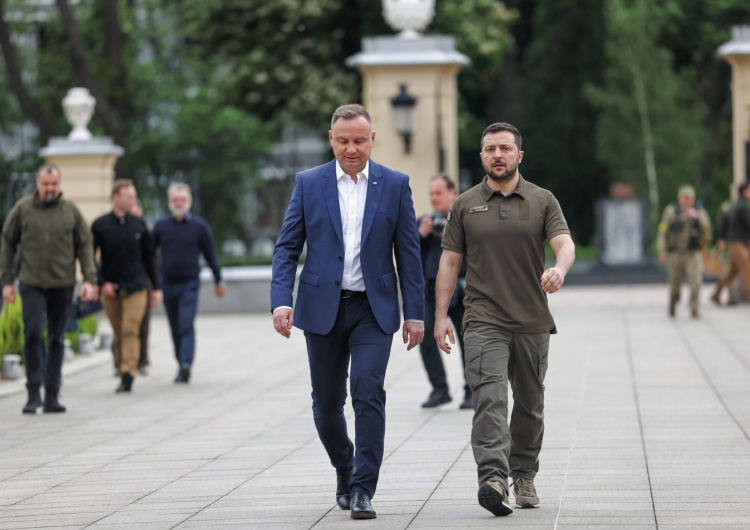 Andrzej Duda i Wołodymyr Zełenski WSJ: Niemcy i Francja zazdrośnie strzegą swojej pozycji. Boją się osi Warszawa - Kijów