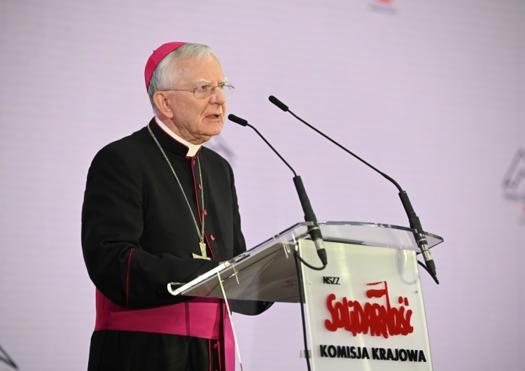  Abp Jędraszewski przypomina przesłanie Jana Pawła II: „Trzeba bronić krzyża”