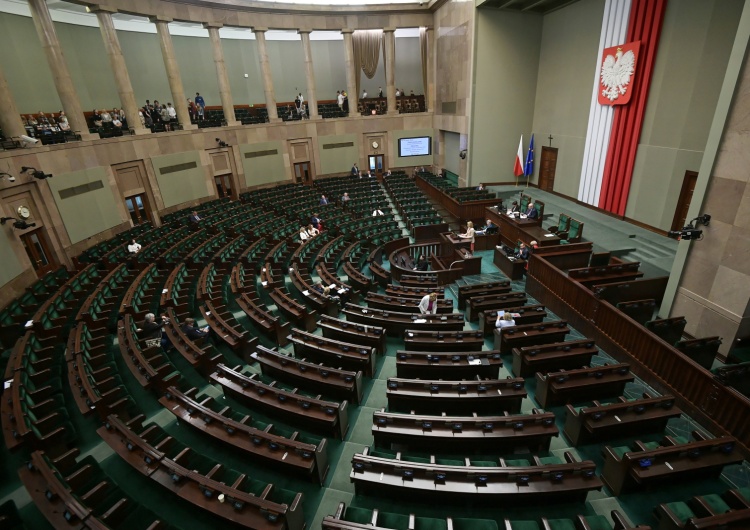  [NOWY SONDAŻ] PiS prawie 40%. Wzrost KO