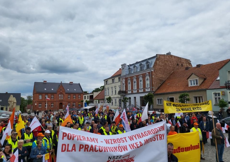 fot. Michał Kukuła „Z pracownikami trzeba rozmawiać”. Pikieta związkowców z Ikea Industry West