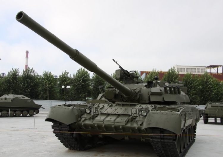 Rosyjski czołg T-80 [WIDEO] Oddział Rosjan walczących po stronie Ukrainy zdobył rosyjski czołg. Wymowne nagranie