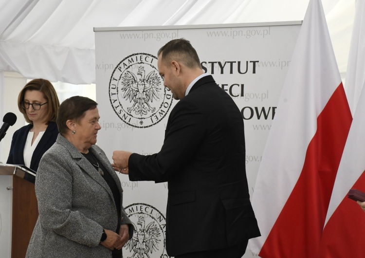 Krzyże Wolności i Solidarności dla kobiet aresztowanych i więzionych w okresie stanu wojennego