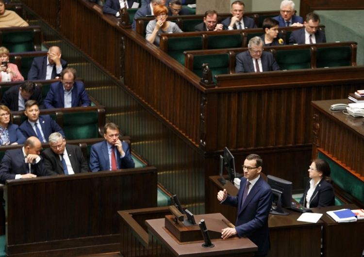 Najnowszy sondaż wyborczy. Wzrost ZP, spadek KO, aż sześć ugrupowań w Sejmie