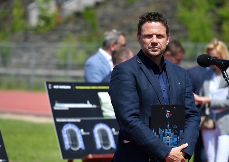 Matecki pyta „panie epatujące feminizmem”: Dalej zachwycacie się „dupiarzem”?