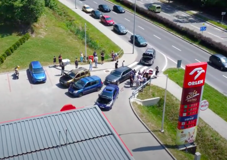  [WIDEO] Masowa „awaria” na Orlenie. Wszystko zaczęło działać, jak tylko przyjechała policja