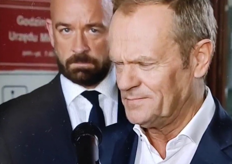 Donald Tusk „Jak Pan to skomentuje?” Po tym pytaniu „Faktów” TVN Tusk aż zmrużył oczy [WIDEO]