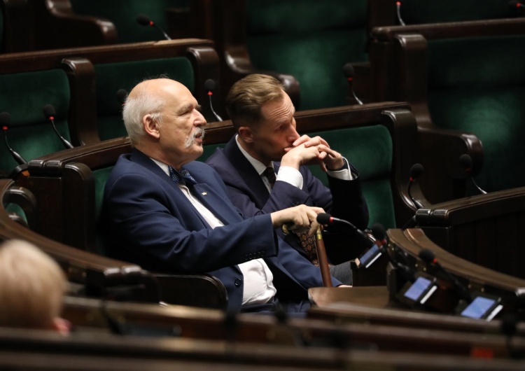 Konfederacja kolejny raz pod progiem. Jak wypada PiS? Zobacz najnowszy sondaż