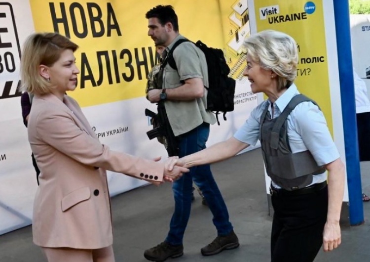 „Dobrze być z powrotem w Kijowie”. Von der Leyen z niespodziewaną wizytą