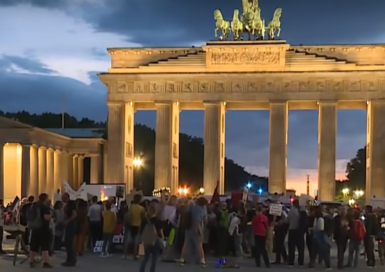 Brama Brandenburska, Berlin Ambasador Ukrainy w Niemczech Andrij Melnyk nie wierzy w niemieckie „Herzlich willkommen”: Ukraińcy nie chcą tu zostawać