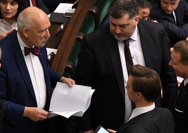 Konfederacja znów pod progiem. Ogromna liczba niezdecydowanych. Zobacz najnowszy sondaż