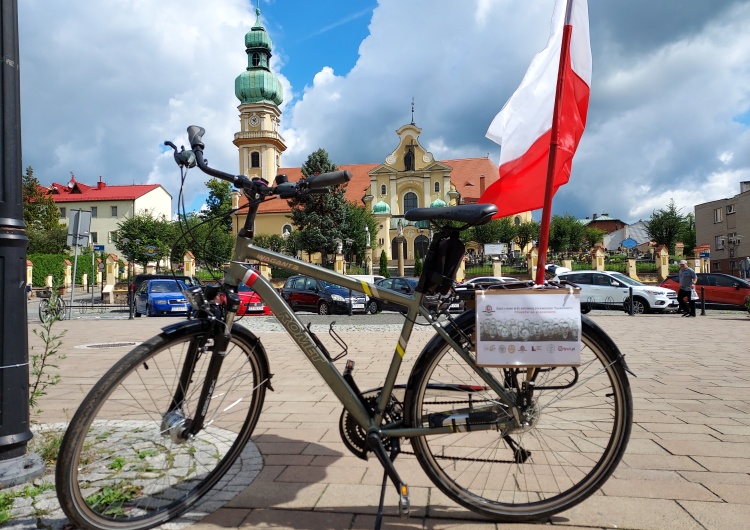  [Nasz Patronat] Młodzi rowerzyści uczcili 82. Rocznicę I Transportu [Polaków] do Auschwitz