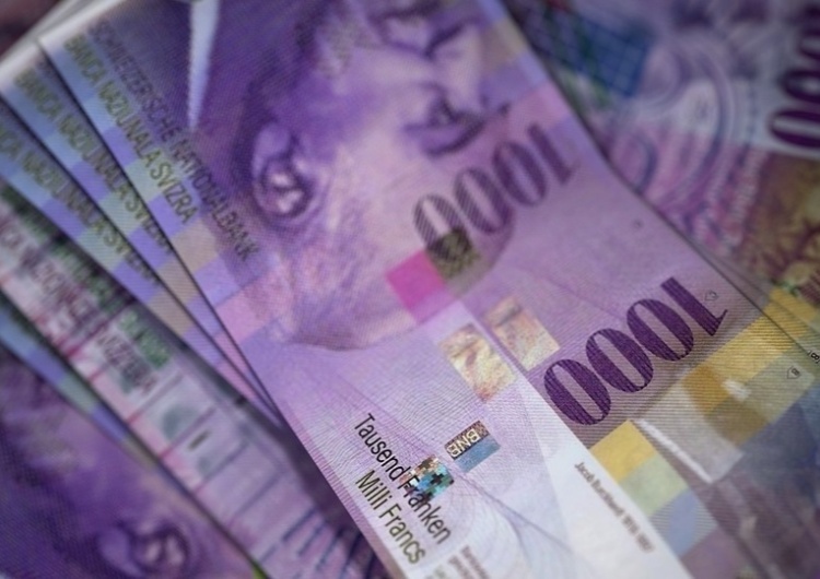 Pierwsza taka decyzja Szwajcarii od 15 lat. Natychmiastowa reakcja złotego