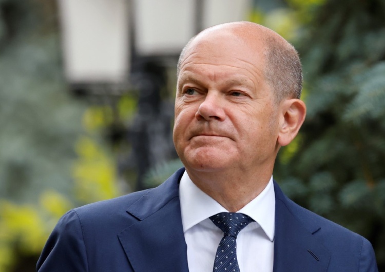 „Bild”: Jeśli Scholz podchodzi do tego poważnie, to już dziś nada transportom broni najwyższy priorytet