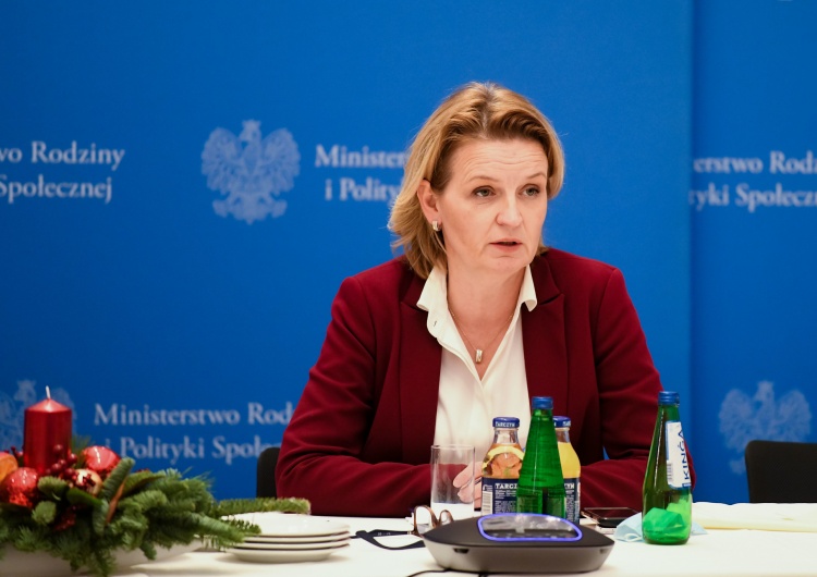 Wiceminister rodziny i polityki społecznej Barbara Socha Wiceminister ostrzega przed zapaścią demograficzną Polski.