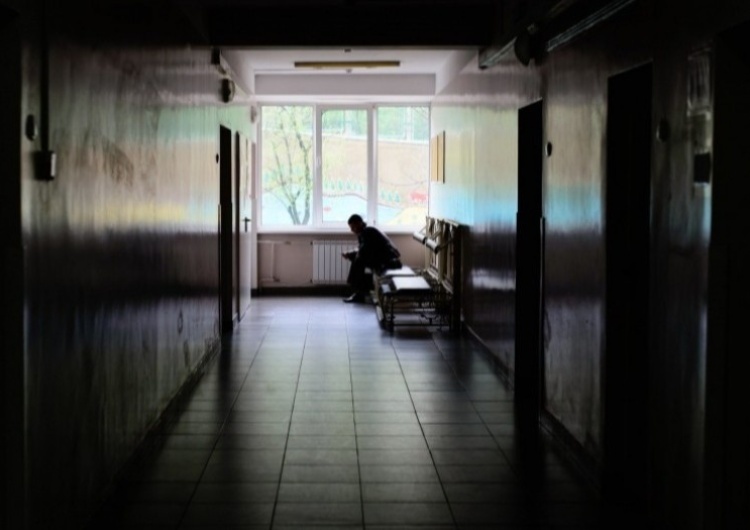 Ostrowiec Świętokrzyski: Szpital powiadomił mężczyznę o śmierci jego żony. Gdy ten rozpoczął przygotowania do pogrzebu okazało się, że kobieta... żyje