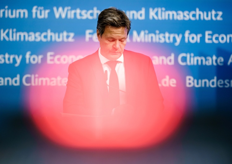 Niemiecki Minister Gospodarki i Klimatu Robert Habeck ogłasza drugi etap planu awaryjnego dotyczącego gazu Niemiecki rząd ogłosił drugi stopień planu awaryjnego dla dostaw gazu