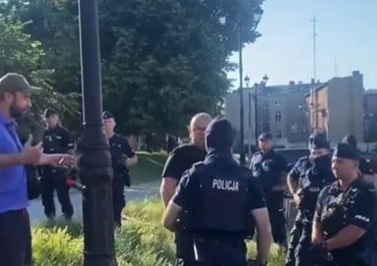  Wyzywał policjantów od 
