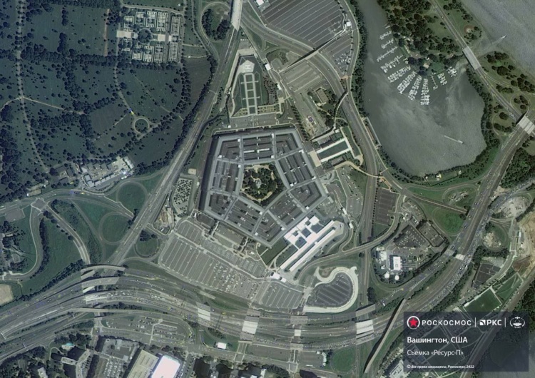 Zdjęcie Pentagonu opublikowane przez Roskosmos Roskosmos straszy? Opublikowano zdjęcia satelitarne centrów decyzyjnych NATO