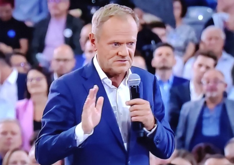  Tusk zabiera głos ws. Kościoła. „Wierzysz w Boga? Nie głosujesz na PiS. To proste jak drut!”