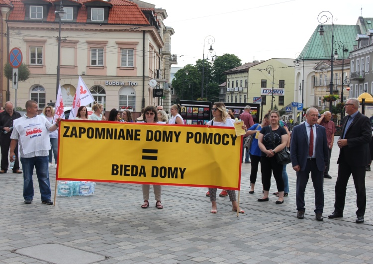 Zapomniane bieda-domy. Pracownicy DPS-ów pikietują