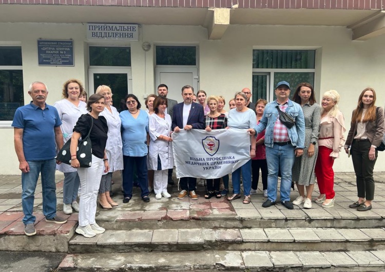 Piotr Duda na Ukrainie. Przekazaliśmy dziecięcemu szpitalowi transport mleka