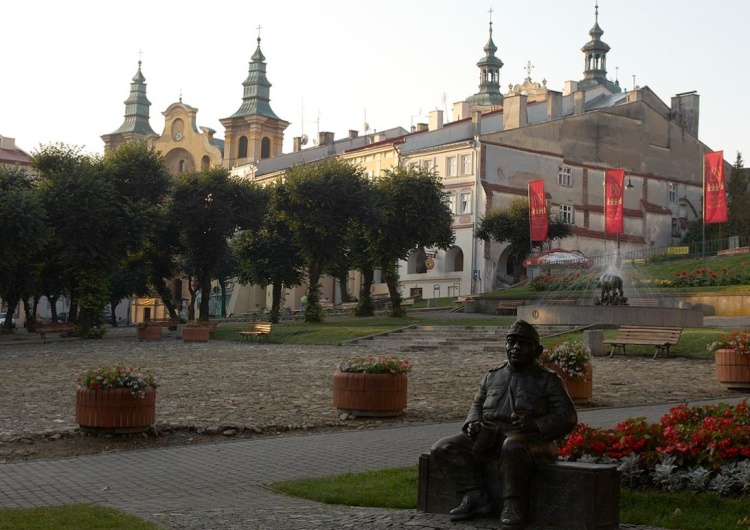 Przemyśl Ukraina: Prezydent Zełenski nadał miastu Przemyśl honorowy tytuł Miasta-Ratownika