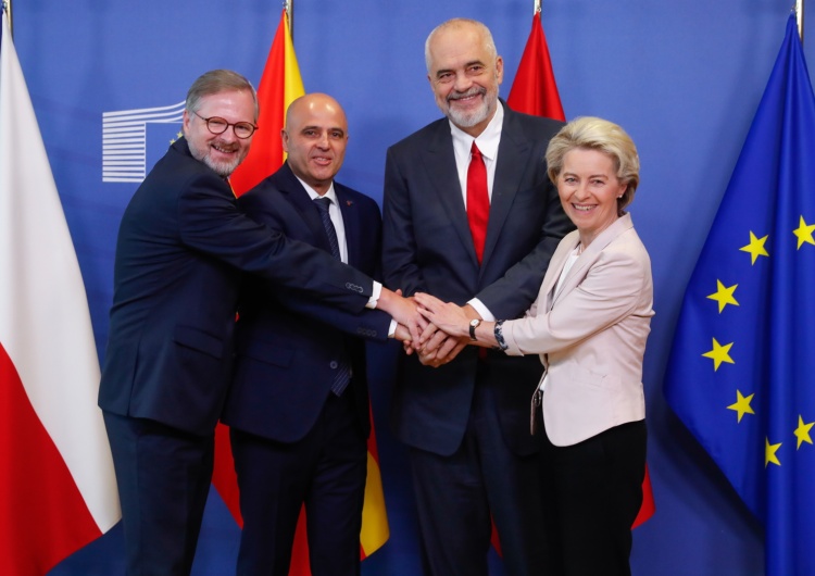 UE rozpoczyna rozmowy akcesyjne z dwoma krajami