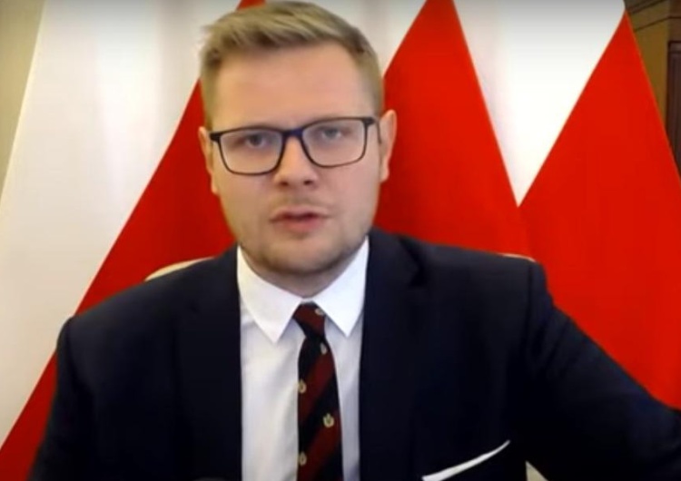 Wiceminister Woś ostro o Putinie Wiceminister Woś o Putinie: Powinien być osądzony jak zbrodniarze faszystowscy