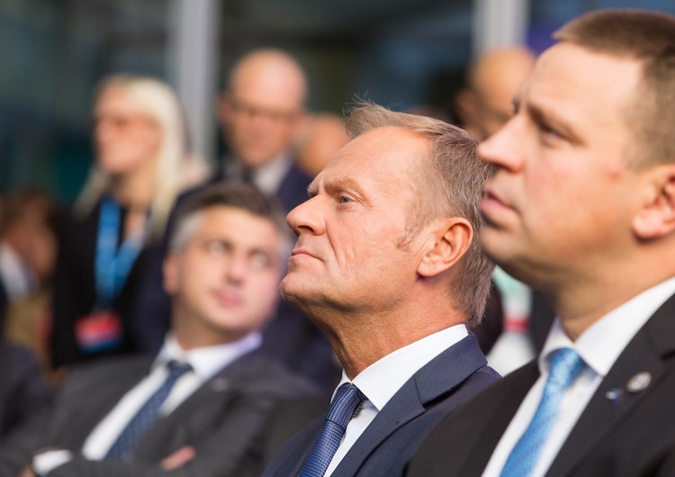 Donald Tusk Profesor: Panie Tusk, czy mógłby Pan zaapelować, żeby ograniczyli się do wyzywania od