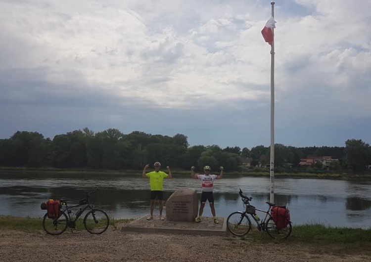  Utworzyli krzyż na mapie Polski 