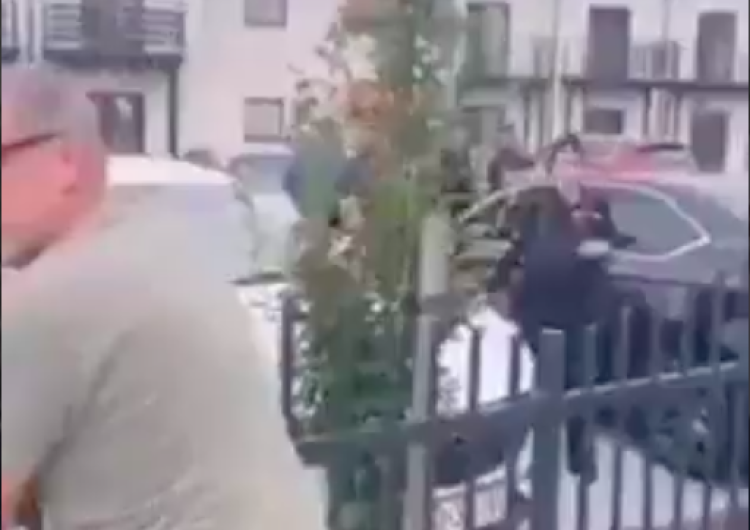  „Ja dzisiaj byłem na strzelnicy, mogłem też swoją broń wziąć”. Szokujące nagranie z Kórnika, gdzie był Kaczyński [WIDEO] 