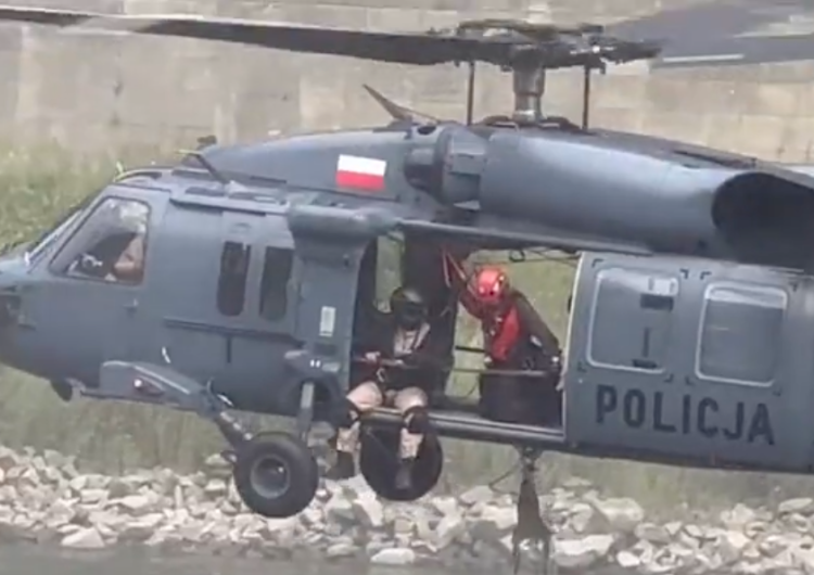  Polacy pierwszą zagraniczną ekipą wspierającą Czechów. Tak walczą z ogniem [WIDEO] 