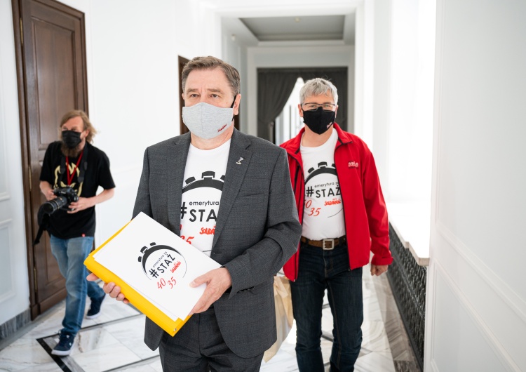„Nie ma stanowiska rządu”. Kto hamuje prace nad projektem o emeryturach stażowych?