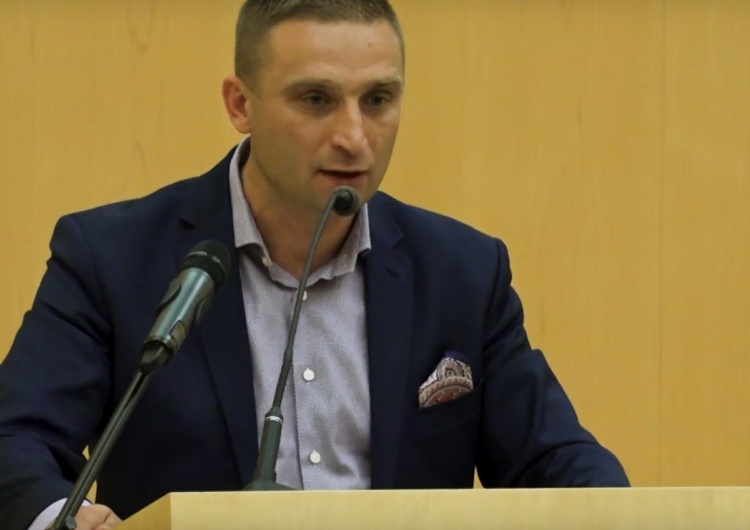 Robert Bąkiewicz Robert Bąkiewicz o polityku KO: Nie ma zdolności honorowych. Jest jak kurtyzana