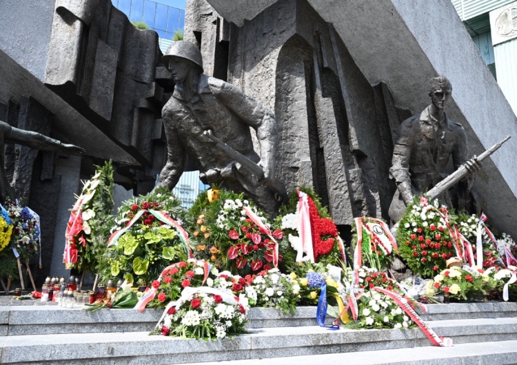  78. rocznica wybuchu Powstania Warszawskiego. Tak Warszawiacy oddali hołd Powstańcom  [FOTO, WIDEO]